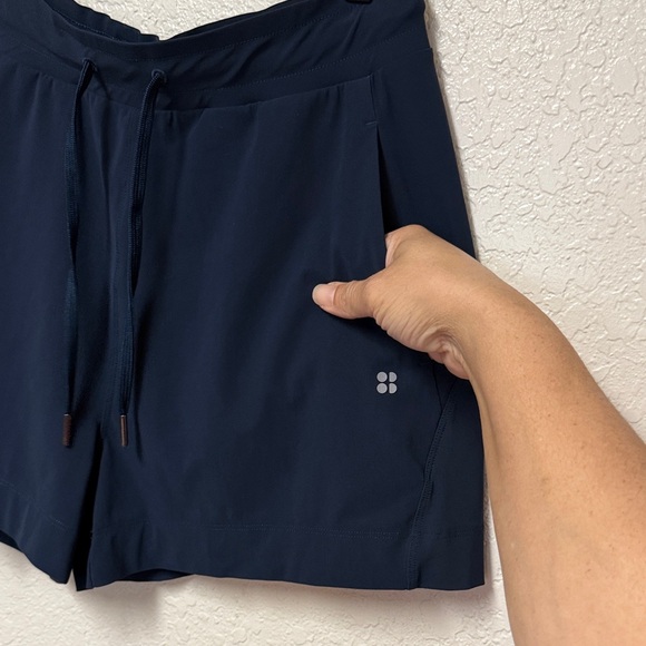 SWEATY BETTY Navy Blue Explorer 5.5” Shorts Size 8 - Picture 9 of 16